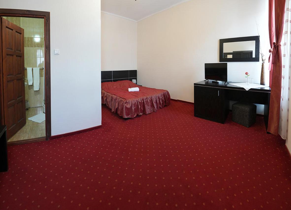 Hotel Rubin*** Георгени Екстериор снимка
