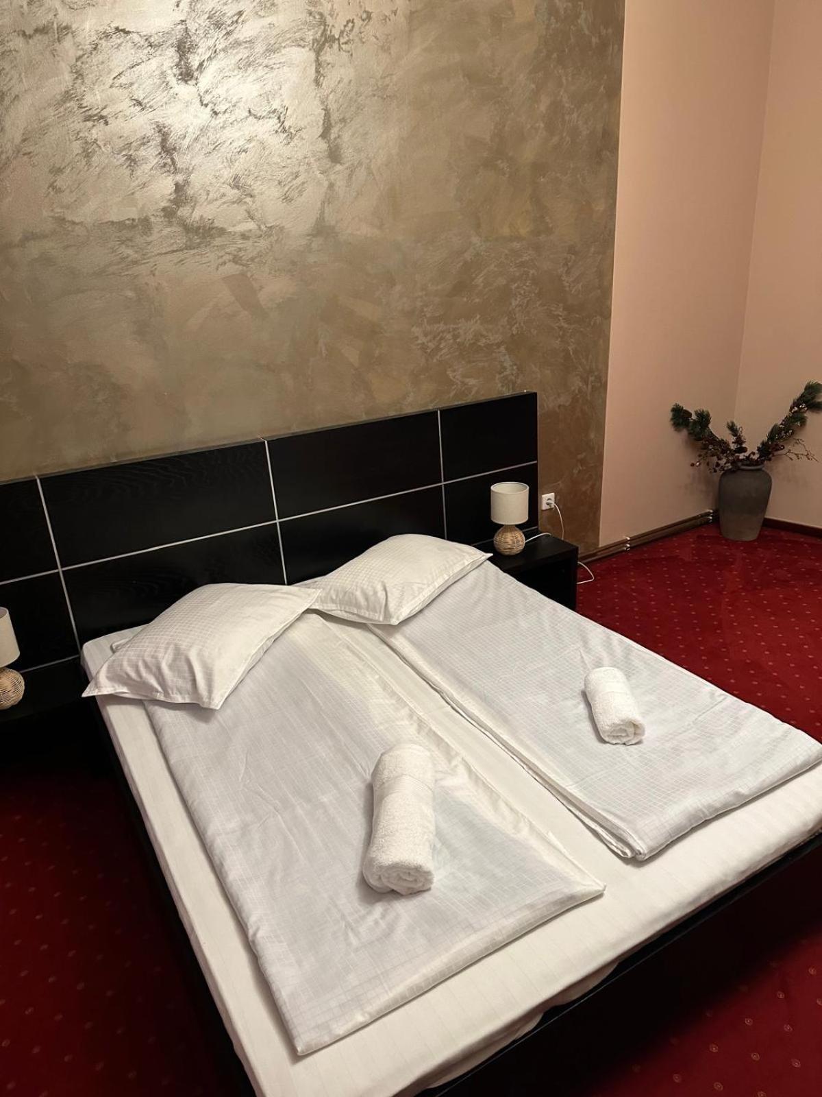 Hotel Rubin*** Георгени Екстериор снимка