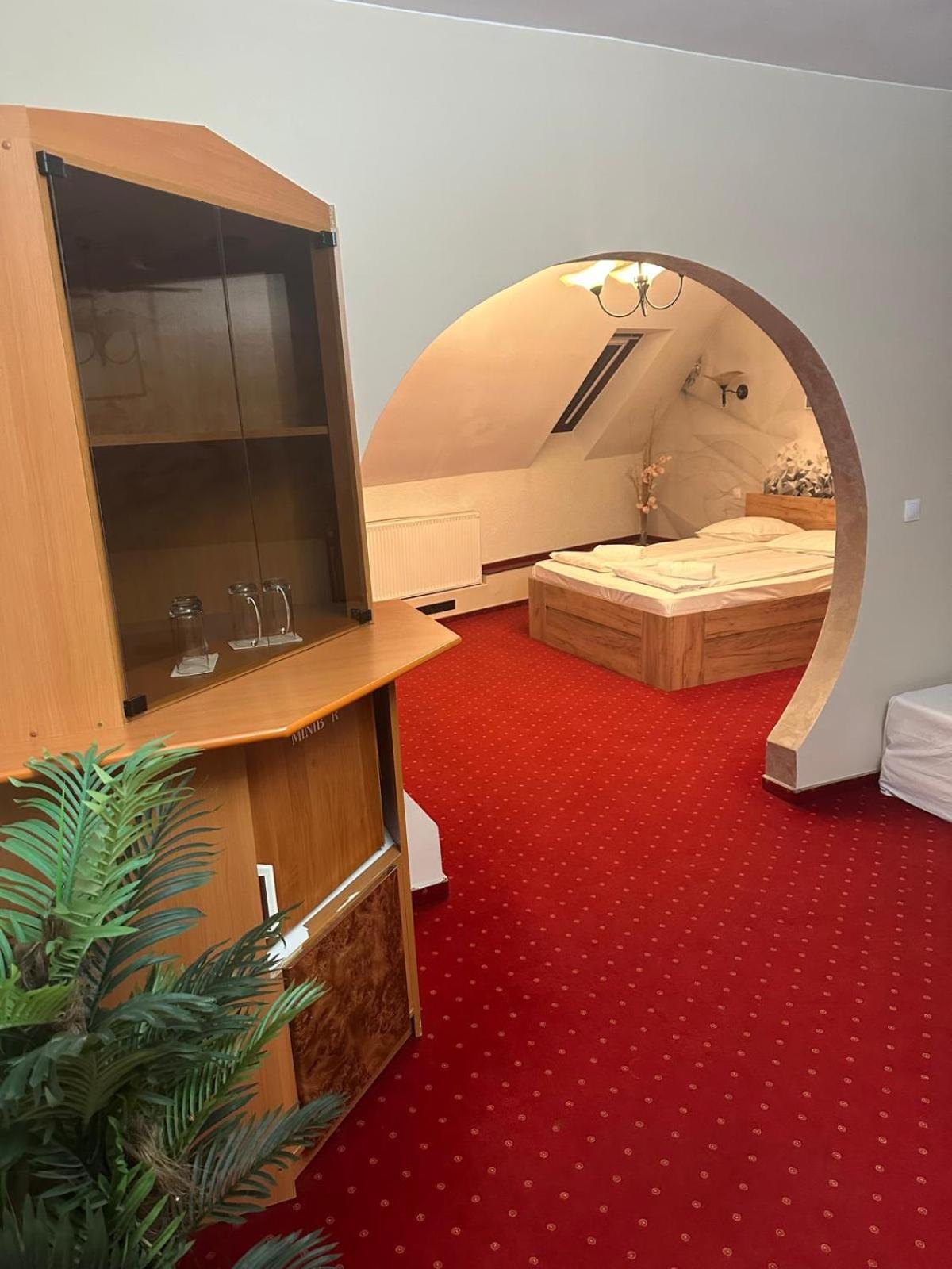 Hotel Rubin*** Георгени Екстериор снимка